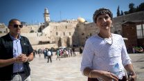 ח"כ שולי מועלם רפאלי ברחבת הכותל לאחר ביקורה בהר הבית, אוגוסט 2017. (צילום: הדס פרוש / פלאש 90).