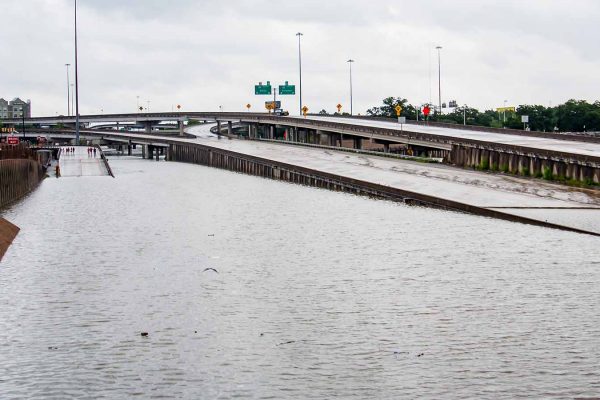 כביש 59 ביוסטון מוצף לאחר הוריקן 'הארווי' (צילום: Stephanie A Sellers / Shutterstock.com)