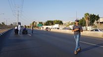 חסימת כביש 4 על ידי מטה מאבק הנכים, 24.8.207. (צילום: דוברות המשטרה)