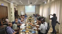 דיון מרתוני בעיריית חיפה עם נציגי המשרד להגנת הסביבה ומערכת הביטחון, 16/07/17 (צילום: מאיה יעקובס, עמותת צלול)