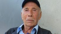 מאבטח בכניסה לבניין משרדים ברמת החייל, תל-אביב, אוקטובר 2016. למצולם אין קשר לכתבה. צילום: קלמן פודהורצר