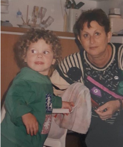 אני וסבתא בבית במשמר דוד. 1995.