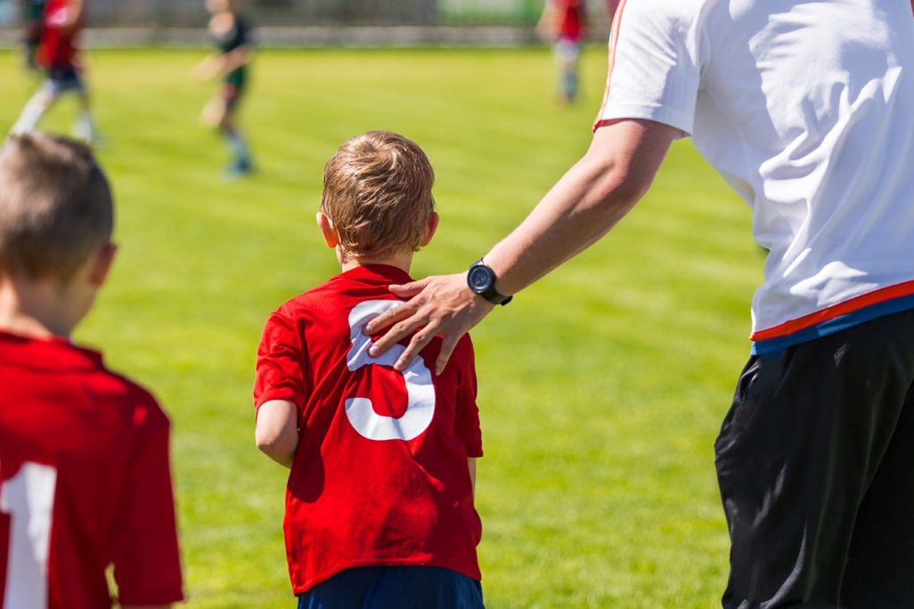 ילדים ומאמן (צילום אילוסטרציה: Shutterstock).