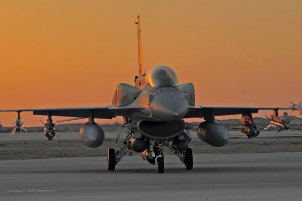 מפציץ F-16 של חיל-האוויר (צילום ארכיון: עופר צידון).