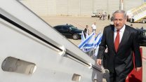 רה"מ בנימין נתניהו ועולה על מטוס לביקור בפולין. ארכיון יוני 2013 (צילום: קובי גידעון/ לע"מ)