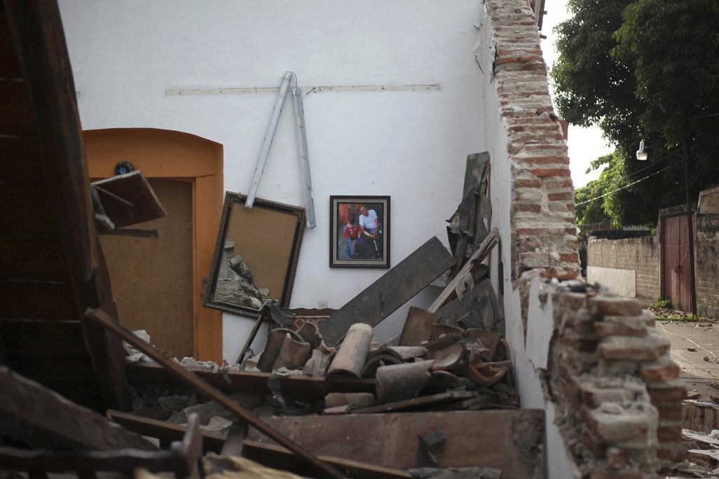 רעידת אדמה באוסאקה, מקסיקו: AP Photo/Felix Marquez).
