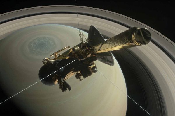 הדמיית הצלילה המתוכננת של קאסיני לעבר כוכב הלכת שבתאי. (NASA/Jet Propulsion Laboratory-Caltech).