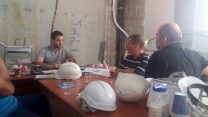 חברי הכנסת איל בן ראובן (המחנה הציוני) ועבד אלחכים חאג' יחיא (הרשימה המשותפת), ביקרו בשני אתרי בנייה באזור השרון בהם היו תאונות חמורות במהלך אוגוסט האחרון (צילום: דוברות איל בן ראובן)