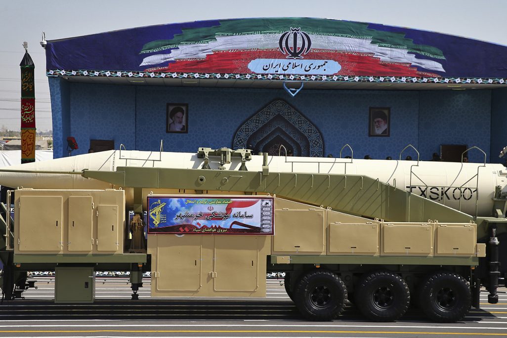 תהלוכה צבאית באיראן (צילום: AP Photo/Ebrahim Noroozi).