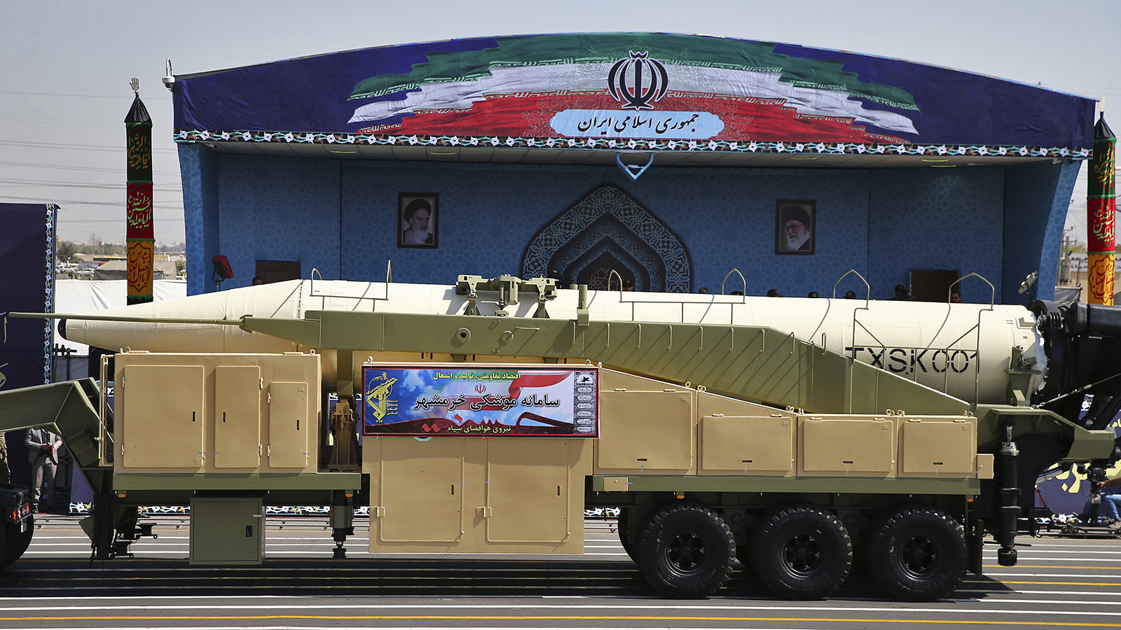 תהלוכה צבאית באיראן (צילום: AP Photo/Ebrahim Noroozi).
