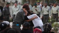 הלוויתו של לוחם מג"ב סולומון גברייה, שנרצח בפיגוע בהר אדר (צילום: מרים אלסטר / פלאש90).