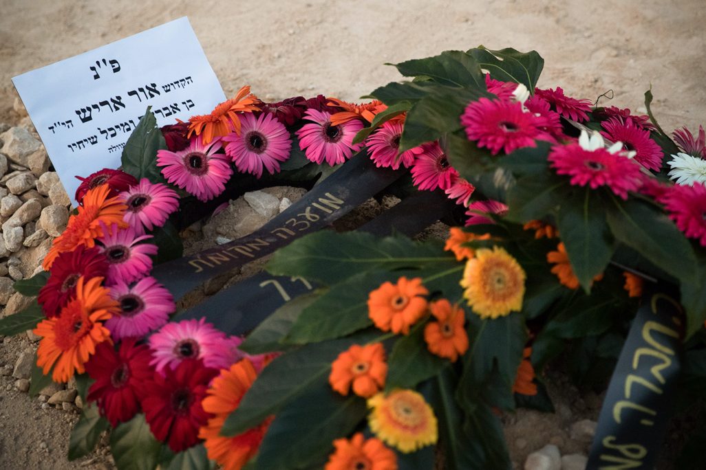 חלקת הקבר של אורי אריש שנרצח בפיגוע בהר-אדר (צילום: יונתן זינדל).
