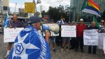 הפגנת מטה המאבק לזכויות השוטרים והסוהרים בעזריאלי,
 ספטמבר 2017 (צילום: ניצן צבי כהן).