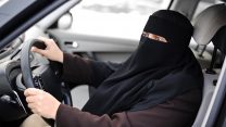 אישה סעודית נוהגת ברכב, אילוסטרציה (צילום: shutterstock).