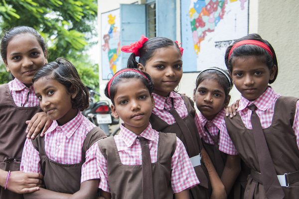 ילדות בבי״ס בהודו (צילום: CRS PHOTO / Shutterstock).