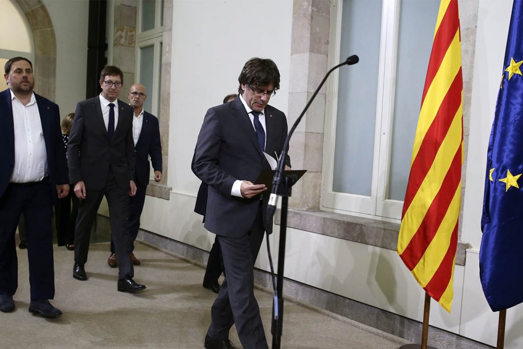 נשיא קטלוניה קרלוס פוג'דמון נושא נאום לאחר ההכרזה על ההליכה למשאל עם לעצמאות קטלוניה. 6 בספטמבר (צילום: AP Photo/Manu Fernandez)