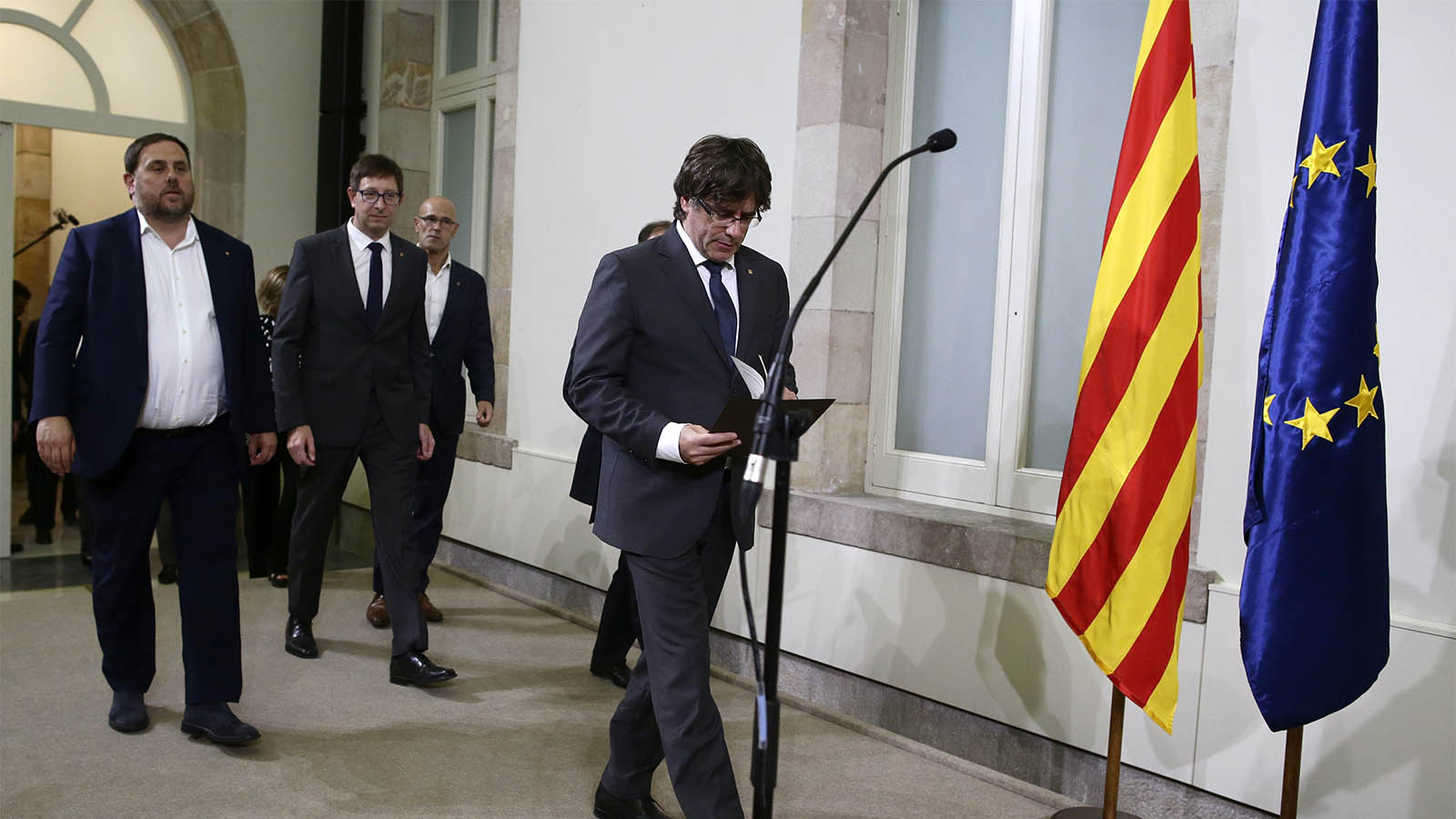 נשיא קטלוניה קרלוס פוג'דמון נושא נאום לאחר ההכרזה על ההליכה למשאל עם לעצמאות קטלוניה. 6 בספטמבר (צילום: AP Photo/Manu Fernandez)
