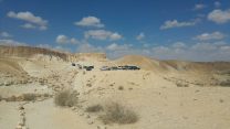 מטיילים בעין עקב (צילום: יניב בן אריה  רשות הטבע והגנים)