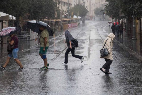 גשם בירושלים (צילום: יונתן זינדל/ פלאש 90)