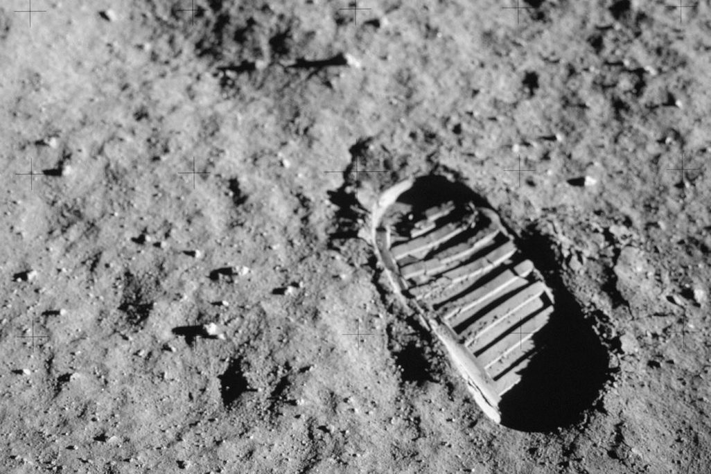 טביעת רגל על הירח של האסטרונאוט באז אולדרין ממשלחת אפולו 11. יולי 69 (צילום: נאס"א)