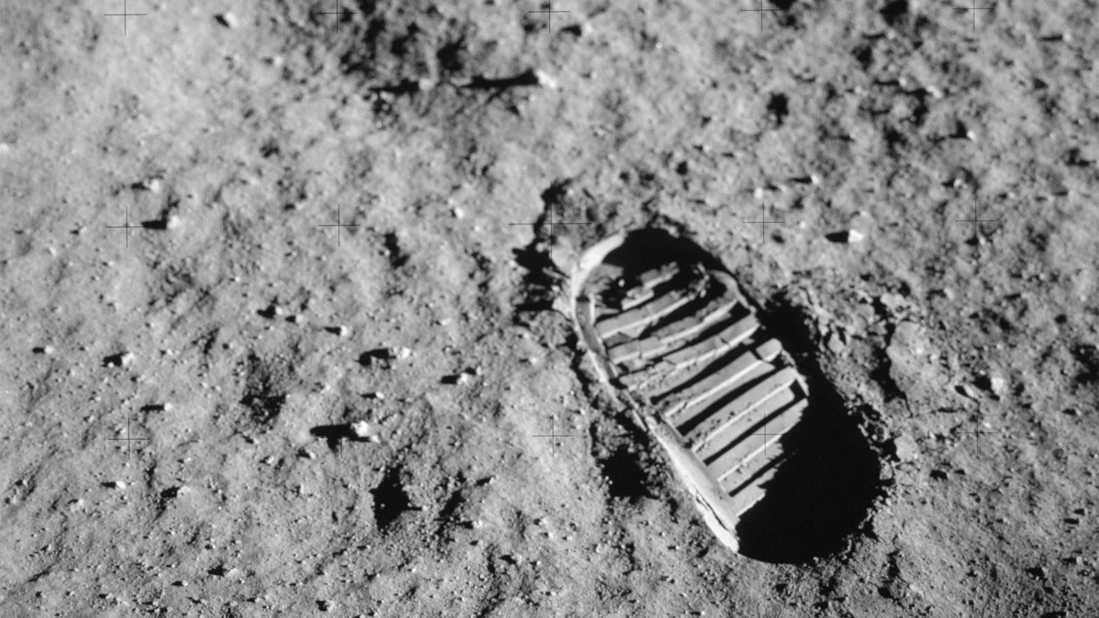 טביעת רגל על הירח של האסטרונאוט באז אולדרין ממשלחת אפולו 11. יולי 69 (צילום: נאס&quot;א)