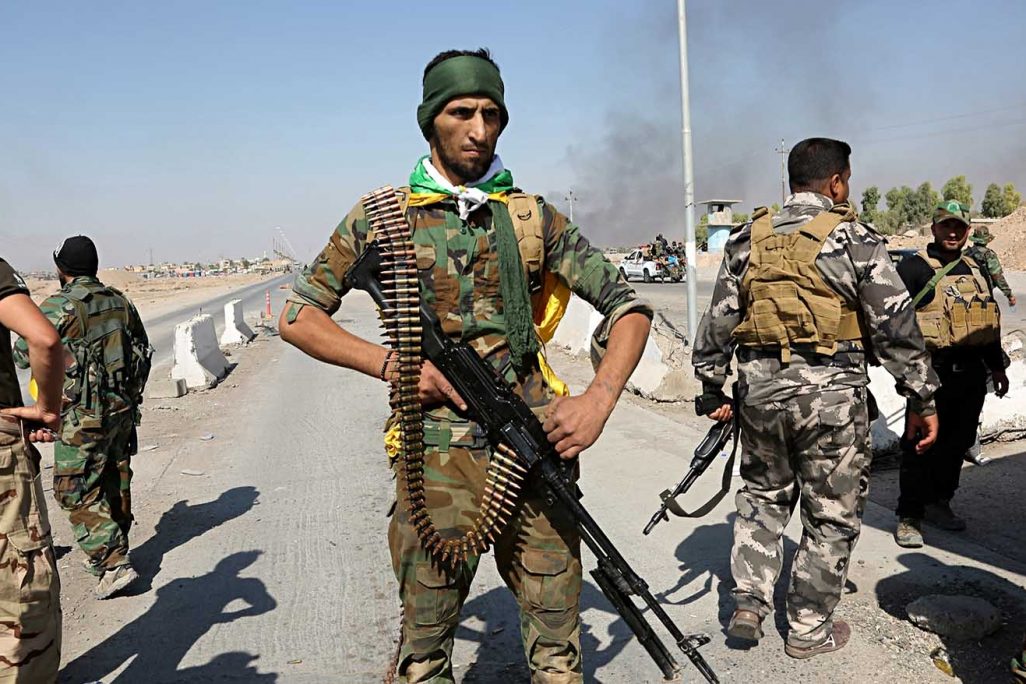 כוחות של מיליציה שיעית בתמיכה איראנית מאבטחים אזור ממנו התפנו כוחות כורדיים בעיראק, 16 באוקטובר 2017. (צילום: AP Photo).