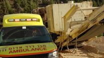 תאונת עבודה במגרסת חצת בהר המונוחות (צילום: דוברות מד"א )