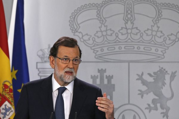 ראש ממשלת ספרד מריו ראחוי במסיבת עתינואים על המשבר עם קטלוניה 11 באוקטובר (צילום: AP Photo/Paul White)