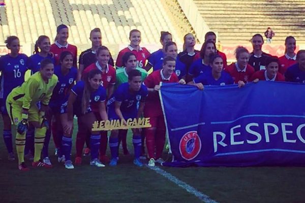 נבחרת הנשים נגד סרביה במסגרת משחק הפתיחה של מוק' מונדיאל 2019. (צילום: דף הפייסבוק של ההתאחדות לכדורגל)