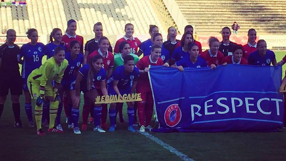 נבחרת הנשים נגד סרביה במסגרת משחק הפתיחה של מוק' מונדיאל 2019. (צילום: דף הפייסבוק של ההתאחדות לכדורגל)