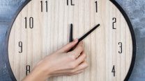 מזיזים את השעון (צילום: shutterstock)