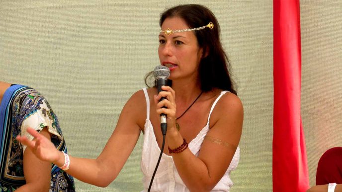 אודליה כהן גרין בסדנת תקשור בפסטיבל לה אינדיגה (צילום: יעל אלנתן).