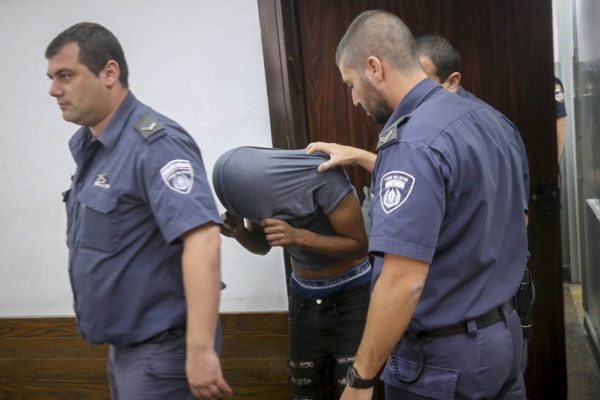 החשוד בניסיון אונס במועדון באלנבי 40 בדיון בבית המשפט בתל אביב. 17 באוגוסט 2016 (צילום: פלאש 90)