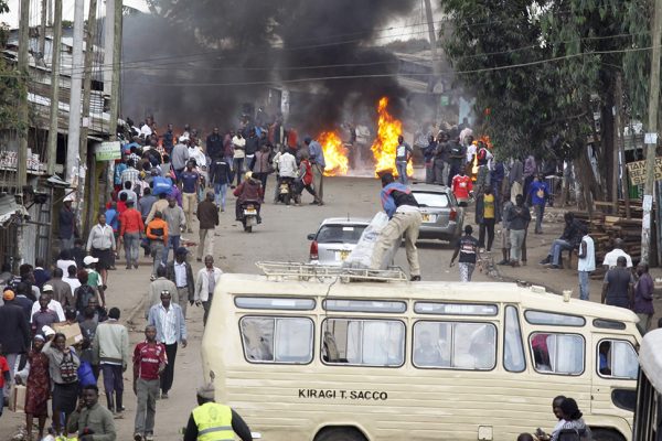 מהומות לקראת הבחירות בקניה (Khalil Senosi/AP Photo).