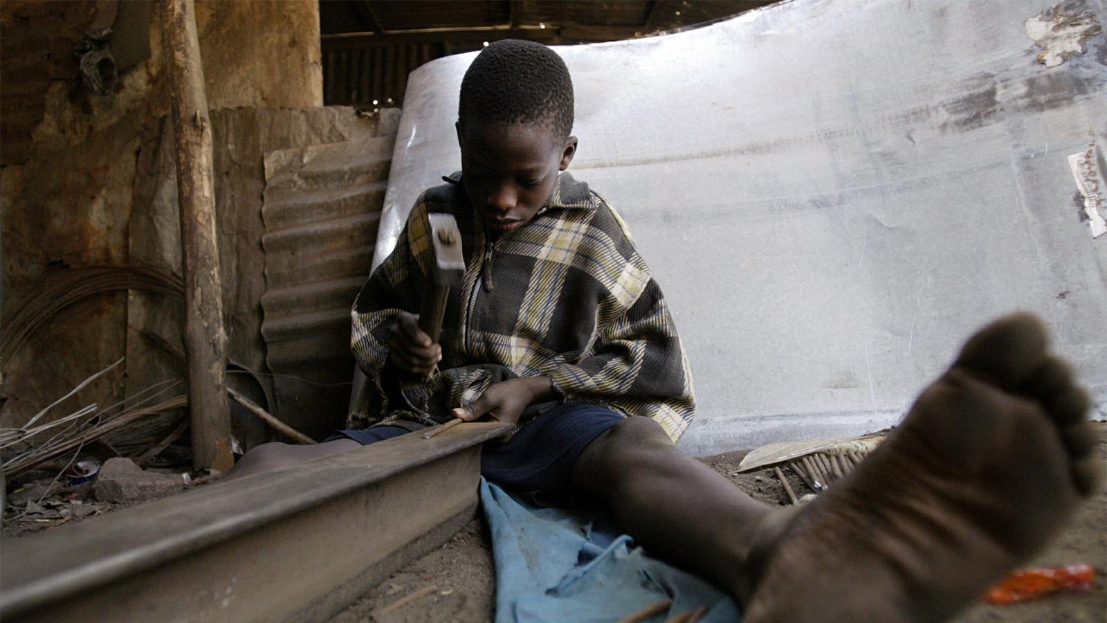 ילד עובד בסדנה, מאלי (צילום: Reuters)