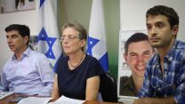 הוריו ואחיו של הדר גולדין ז"ל במסיבת עיתונאים 5 בנובמבר (צילום: פלאש 90)