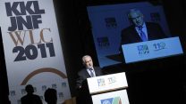 ראש הממשלה בנימין נתניהו נואם בטקס המציין 110 שנים להקמת קק"ל , מרץ 2011 (צילום: מרים אלסטר / פלאש90).