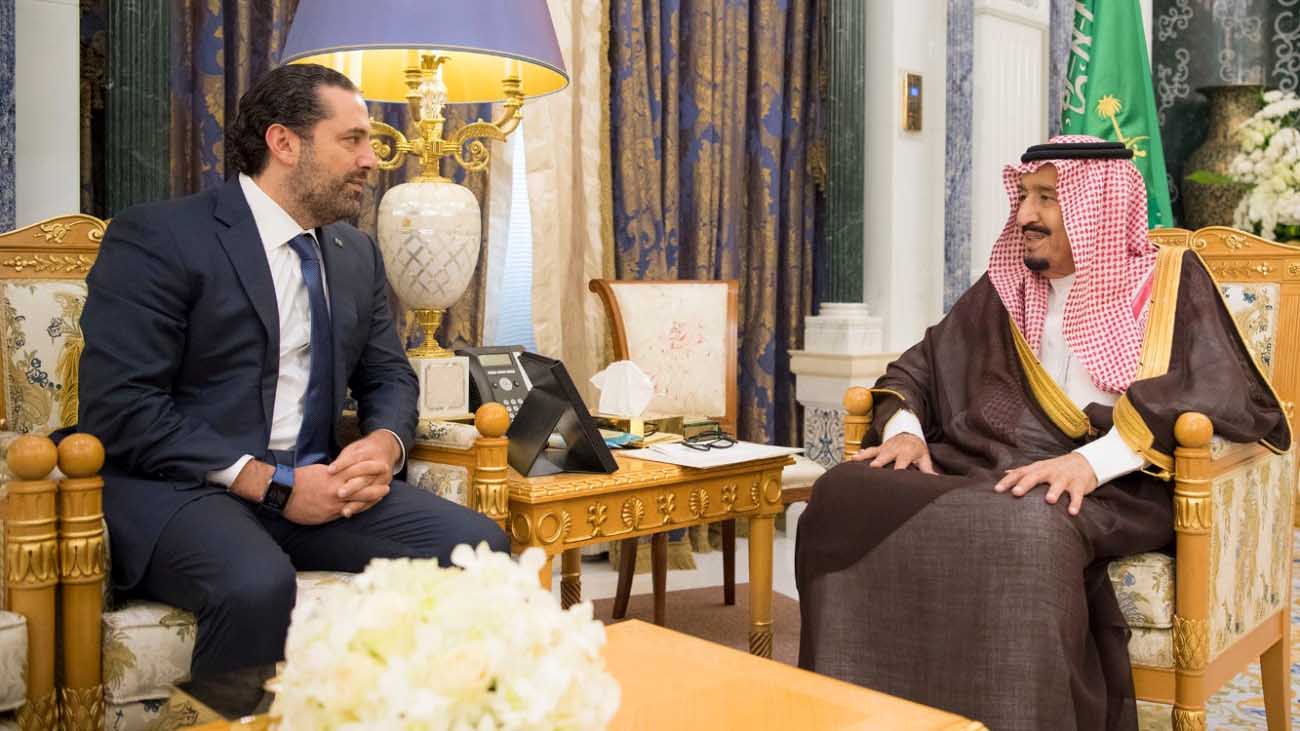 ראש ממשלת לבנון הפורש אל-חרירי עם מלך סעודיה, סלמאן בסעודיה, 6 בנובמבר 2017 (Saudi Press Agency)