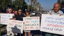 חסימת הכביש מול תחנת המשטרה כפר סבא ע"י מטה המאבק למען השוטרים והסוהרים (צילום: באדיבות מטה המאבק)