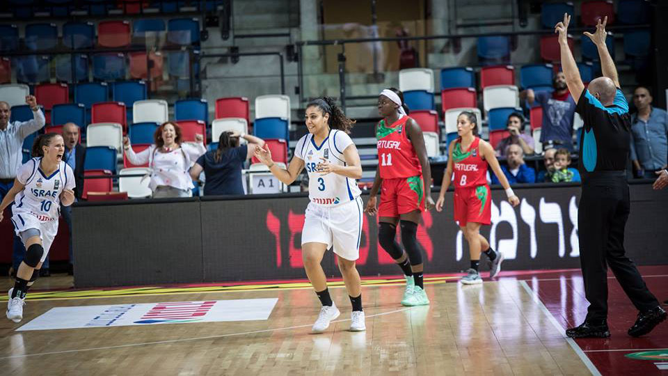 נבחרת ישראל נגד פורטוגל בכדורסל נשים (צילום: פייסבוק איגוד הכדורסל)