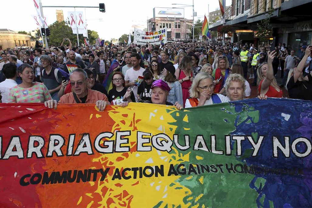 מצעד לציון תוצאות משאל העם לאישור נישואים חד מיניים באוסטרליה (AP Photo/Rick Rycroft)