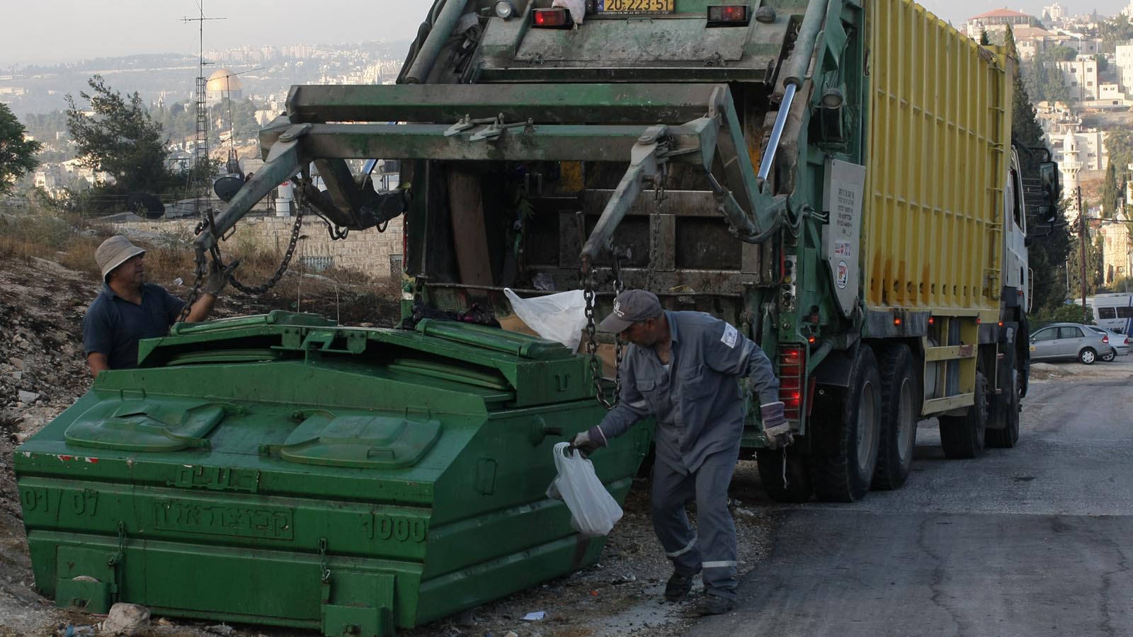 A garbage truck, not from Tel Aviv. Archive. Credit: Kobi Gideon/Flash90