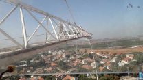 המנוף בשכונת נווה זמר (צילום: ארגון מפעילי המנופים הארצי)