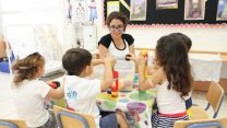 מתנדבת בשירות הלאומי (צילום: בתאל דמול, האגודה להתנדבות)
