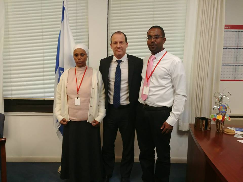 אילן ואגרנש מנגיסטו, בפגישה עם סגן שגריר ישראל בארה&quot;ב. (צילום: מטה המאבק לשחרור אברה מנגיסטו)