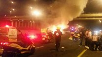 זירת התאונה במחלף קק"ל, בה נהרג אדם מפיצוץ מכונית, 16.11.2017. (צילום: דוברות איחוד הצלה)