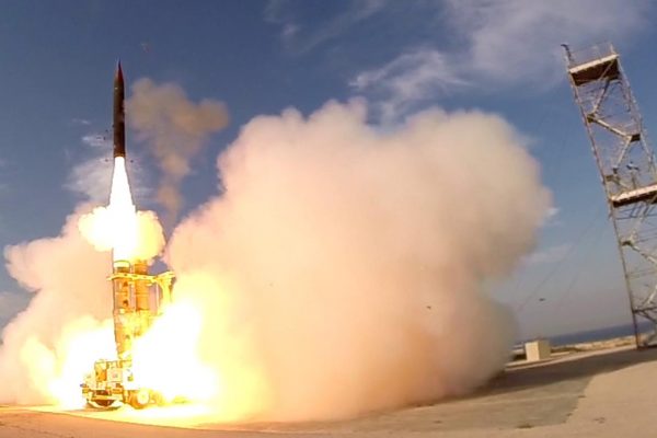 ניסוי במערכת חץ 3 ליירוט טילים, דצמבר 2015 (United States Missile Defense Agency)