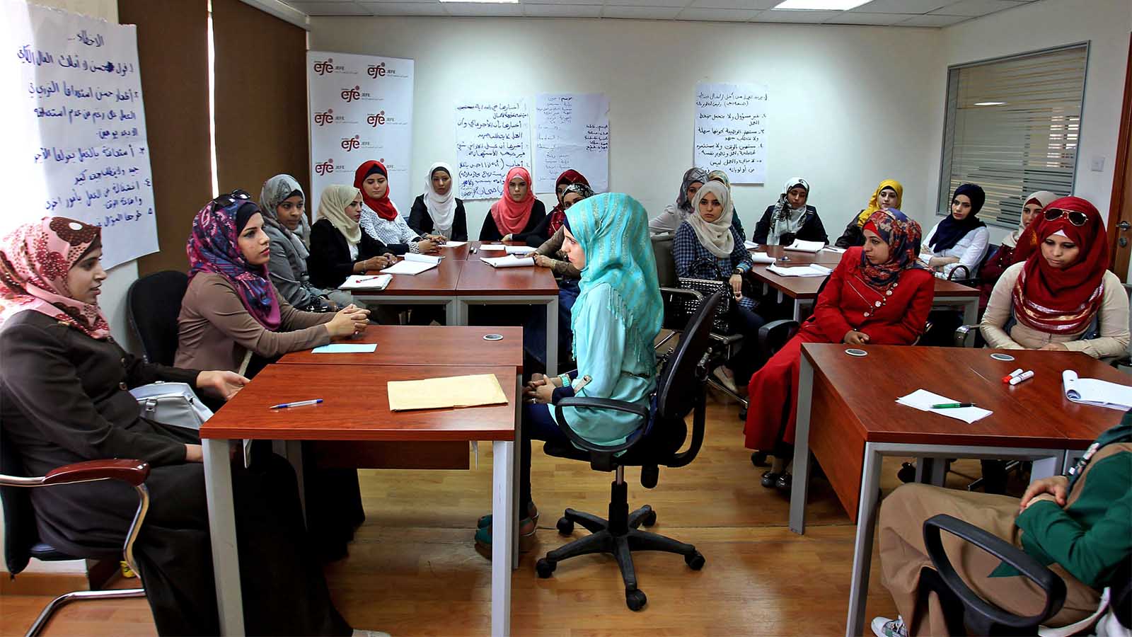 נשים ירדניות בתכנית הכשרה לראיונות עבודה בלשכת העבודה הירדנית. ארכיון (צילום: AP Photo/Raad Adayleh)
