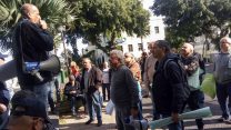 עשרות עובדי חיפה כימיקלים צפון הפגינו הבוקר מול עיריית חיפה. (צילום: כוח לעובדים)