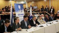 השדולה 'להחזרת החיילים הביתה' בראשות ח"כ שולי מועלם-רפאלי וח"כ עמיר פרץ (צילום: עזרא גבאי)